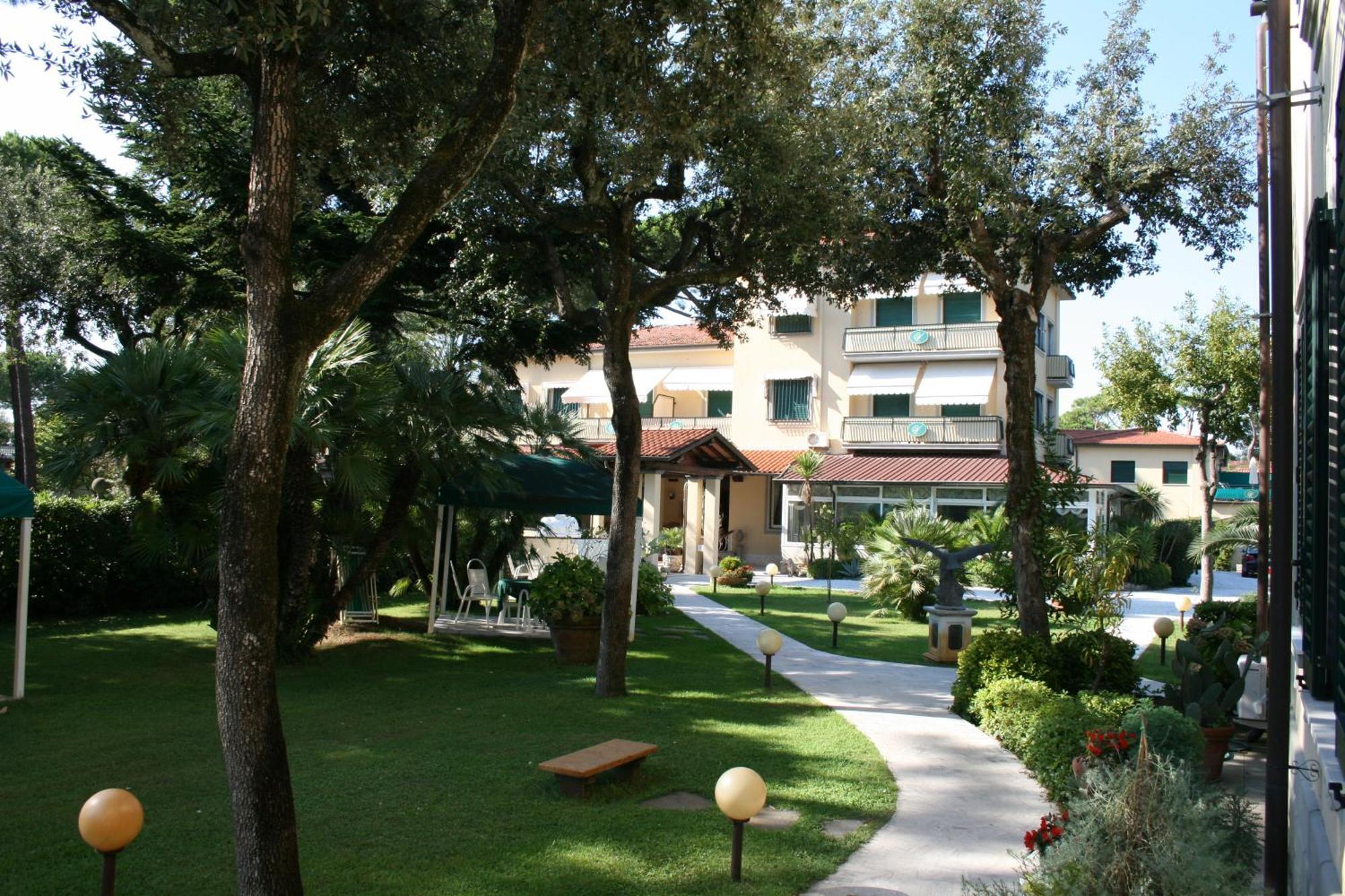 Hotel Verdemare Marina di Pietrasanta Exterior photo