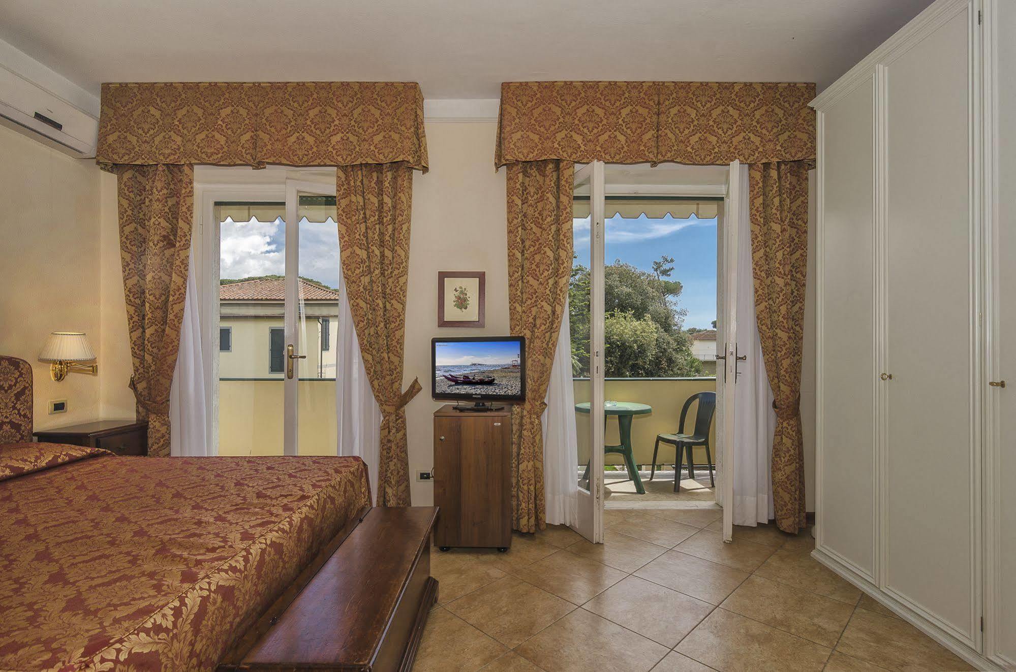 Hotel Verdemare Marina di Pietrasanta Exterior photo